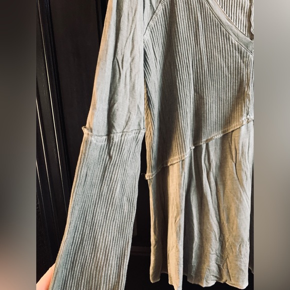 POL Ribbed Olive Green Deep V-Neck Long Sleeve Tee | Large - Picture 3 of 7